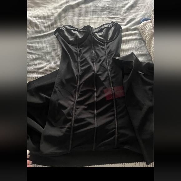 Dress - Picture 3 of 8